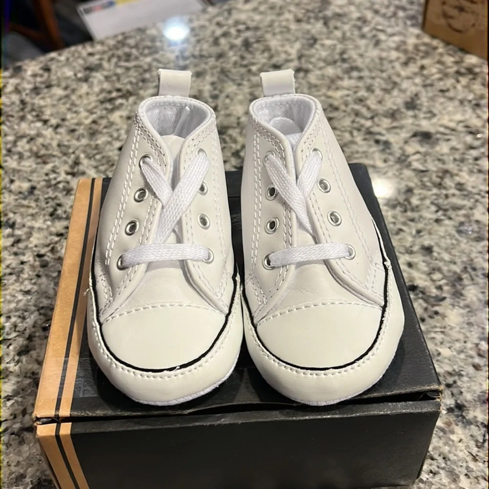 Converse First All Star Chucks Leather Crib Shoes Sneakers Infant Baby Size 3